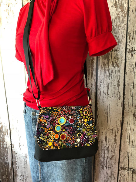 Itsy Bitsy/Bigger Bitsy Messenger Purse - Black and White Daisy Doodles Fabric